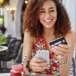 Os benefícios e riscos de usar um cartão de crédito