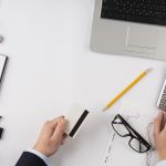 Como evitar dívidas e controlar o crédito